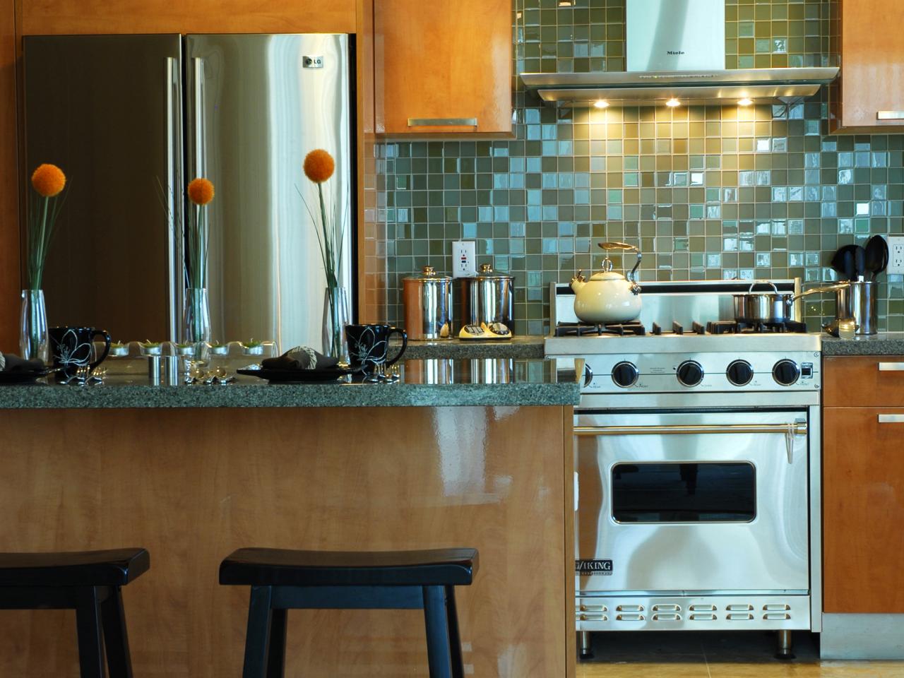 How can you decorate your small kitchen with a room designing ...